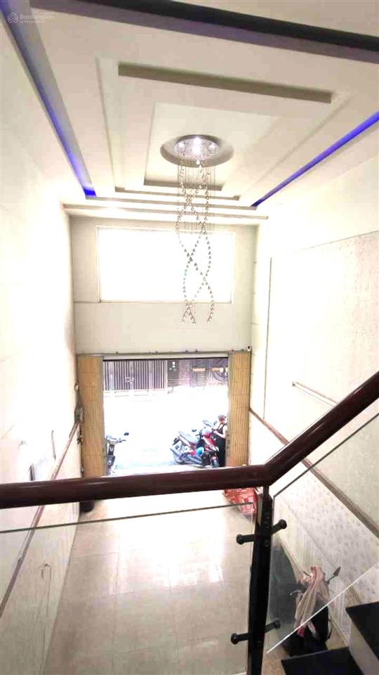 Nhà đẹp ở ngay xe hơi ngủ trong nhà  trần thị trong phường 15 tân bình 4 x 16 5 tầng đúc btct