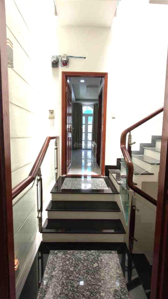 Nhà đẹp ở ngay xe hơi ngủ trong nhà  trần thị trong phường 15 tân bình 4 x 16 5 tầng đúc btct