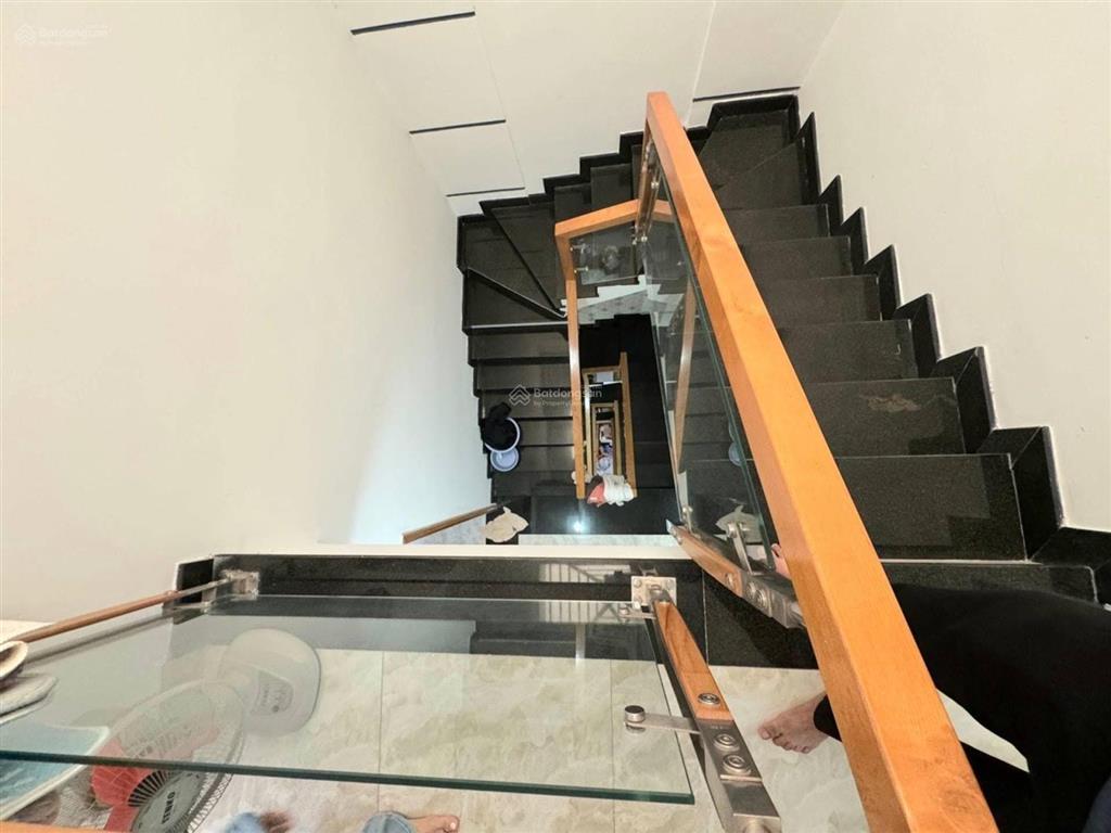 Xe hơi ngủ trong nhà khu đồng bộ cao tầng bùi quang là  gò vấp 4 x 15  5 tầng btct chỉ 6.x tỷ