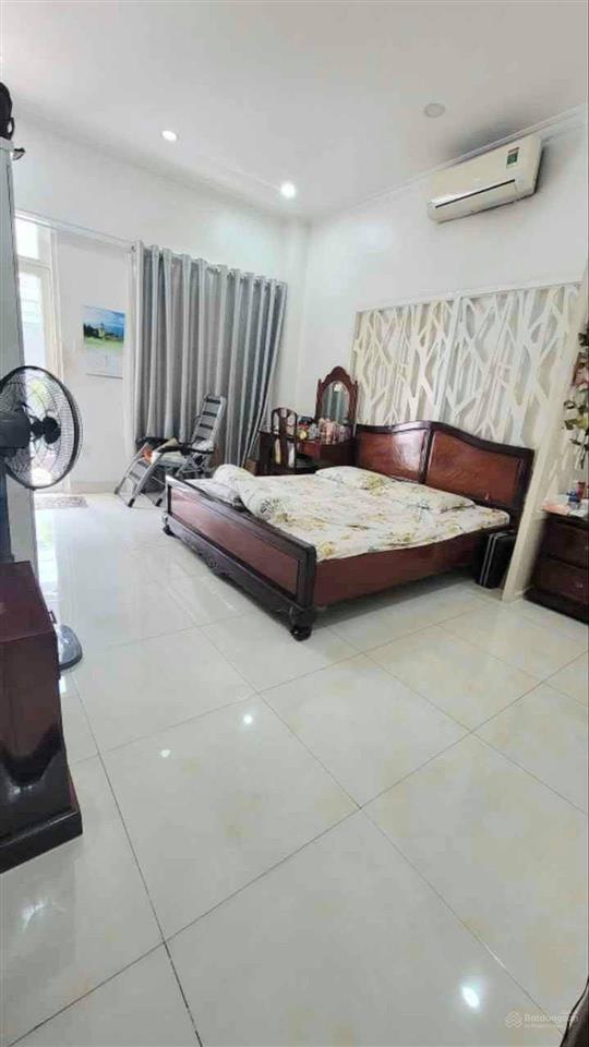 Nhà đẹp ở ngay vip phạm văn bạch tân bình cạnh nhà ga t3 hẻm 2 ô tô tránh  4 x 14 3 tầng btct