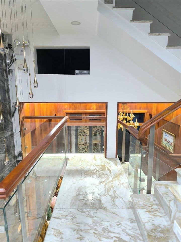 Hiếmbán nhà đẹp 5 tầng btctchính chủ xây  dt 4.5 x 15hẻm xe hơi ngay chợ phạm văn bạch gò vấp