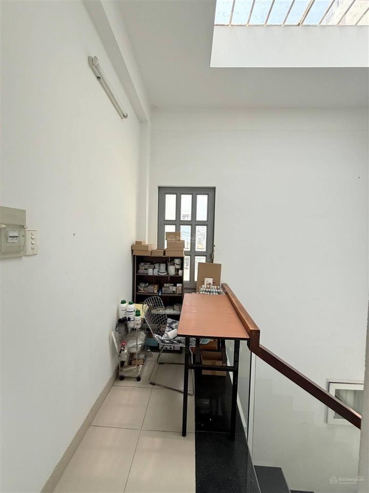 Bán nhà vị trí đẹp gần ga metro hẻm 9m thông phường 15tân bình dt 66m2 4 x 16.5 3 tầng 8.x tỷ