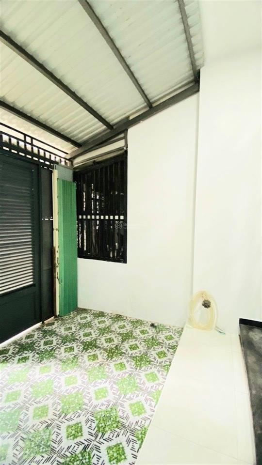 Gần mặt tiền đường  ngay trường học tân trụ phường 15  tân bình dt 70m2 4 x 183 tầng btct