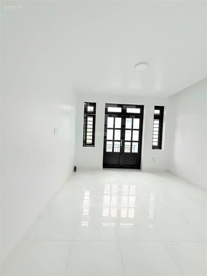 Gần mặt tiền đường  ngay trường học tân trụ phường 15  tân bình dt 70m2 4 x 183 tầng btct