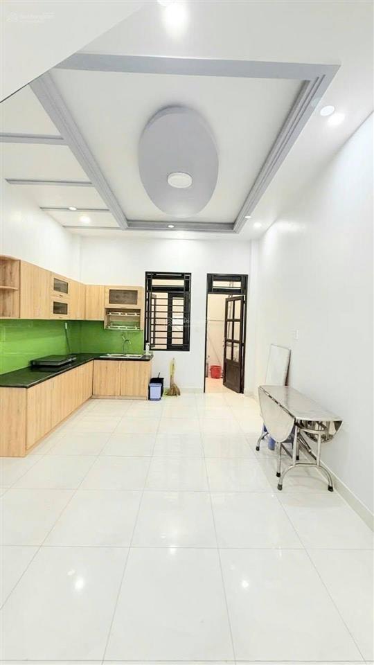 Gần mặt tiền đường  ngay trường học tân trụ phường 15  tân bình dt 70m2 4 x 183 tầng btct