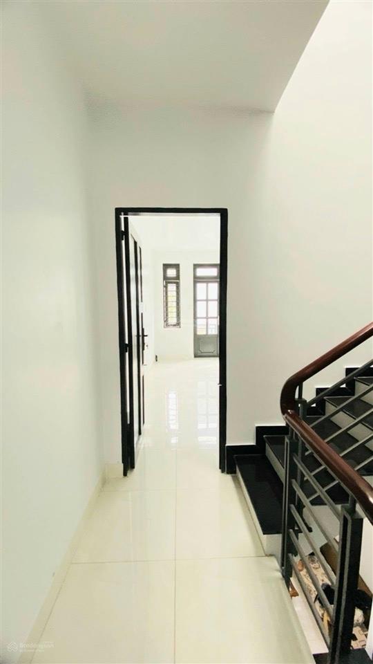 Gần mặt tiền đường  ngay trường học tân trụ phường 15  tân bình dt 70m2 4 x 183 tầng btct