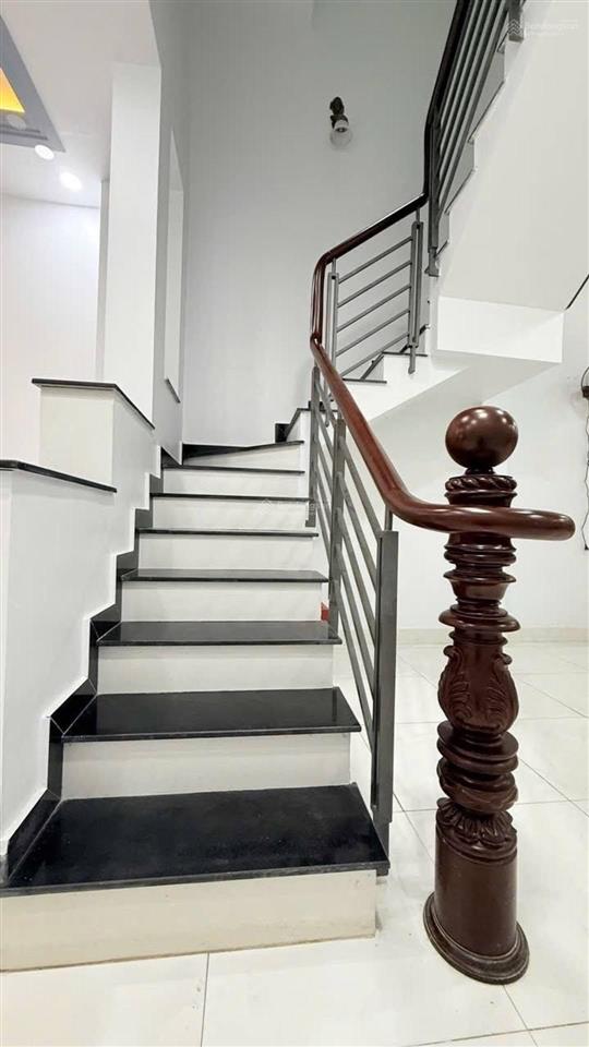 Gần mặt tiền đường  ngay trường học tân trụ phường 15  tân bình dt 70m2 4 x 183 tầng btct