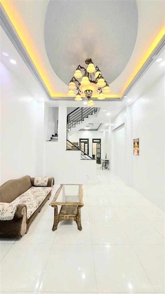 Gần mặt tiền đường  ngay trường học tân trụ phường 15  tân bình dt 70m2 4 x 183 tầng btct