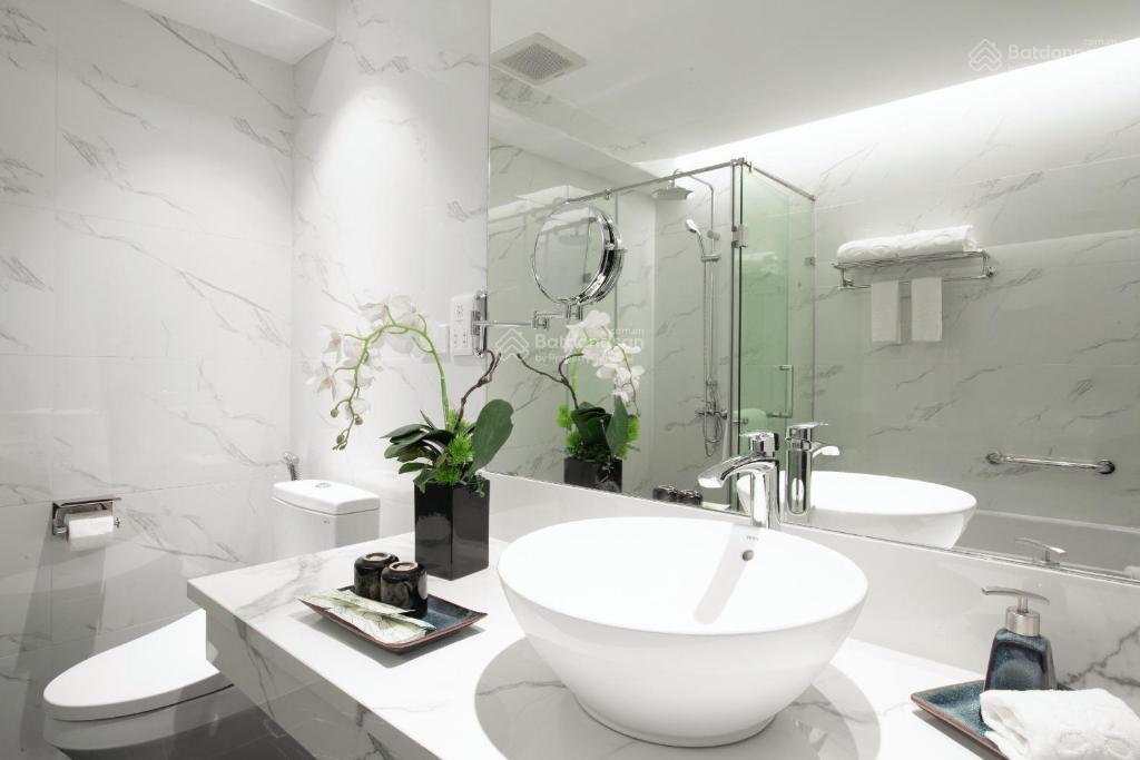 Bán nhà 2 mặt phố bát đàn, 35 tỷ, 65m2, hàng hiếm tại hoàn kiếm, đang cho thuê kd tốt, sổ đẹp