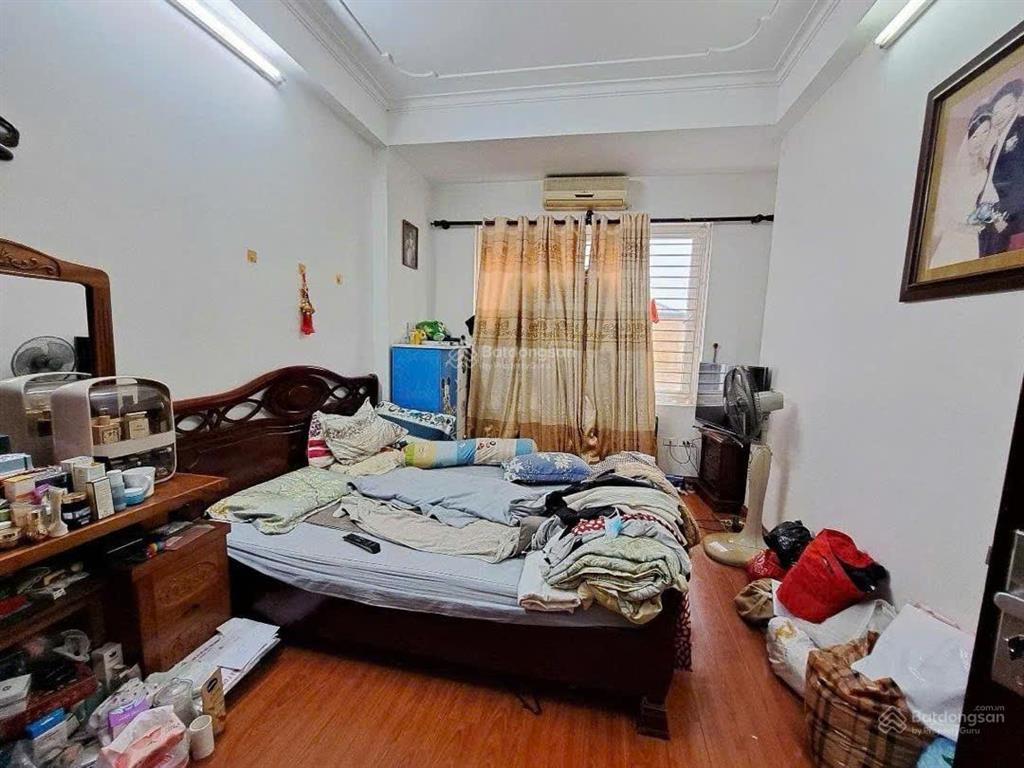 Đi định cư nên bán nhà mặt phố đường thành hoàn kiếm kd tốt quanh năm vị trí đẹp 35 tỷ