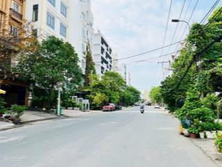 Bán chdv ngay huỳnh tấn phát, bình thuận, quận 7, dt 8x30m. h  8 tầng  hđt 300 tr/th. giá 52 tỷ