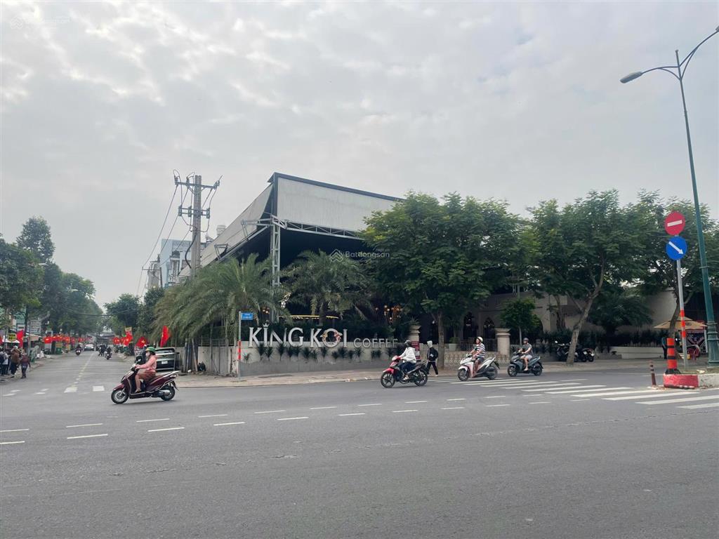 Siêu hot! góc 2 mt lê văn việt, p tăng nhơn phú a, quận 9 dt(35 x 70m) 3 tầng giá 300 tỷ