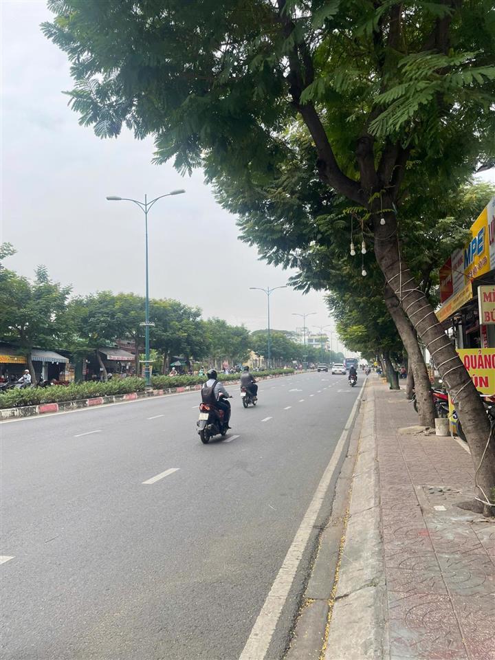 Siêu hot! góc 2 mt lê văn việt, p tăng nhơn phú a, quận 9 dt(35 x 70m) 3 tầng giá 300 tỷ