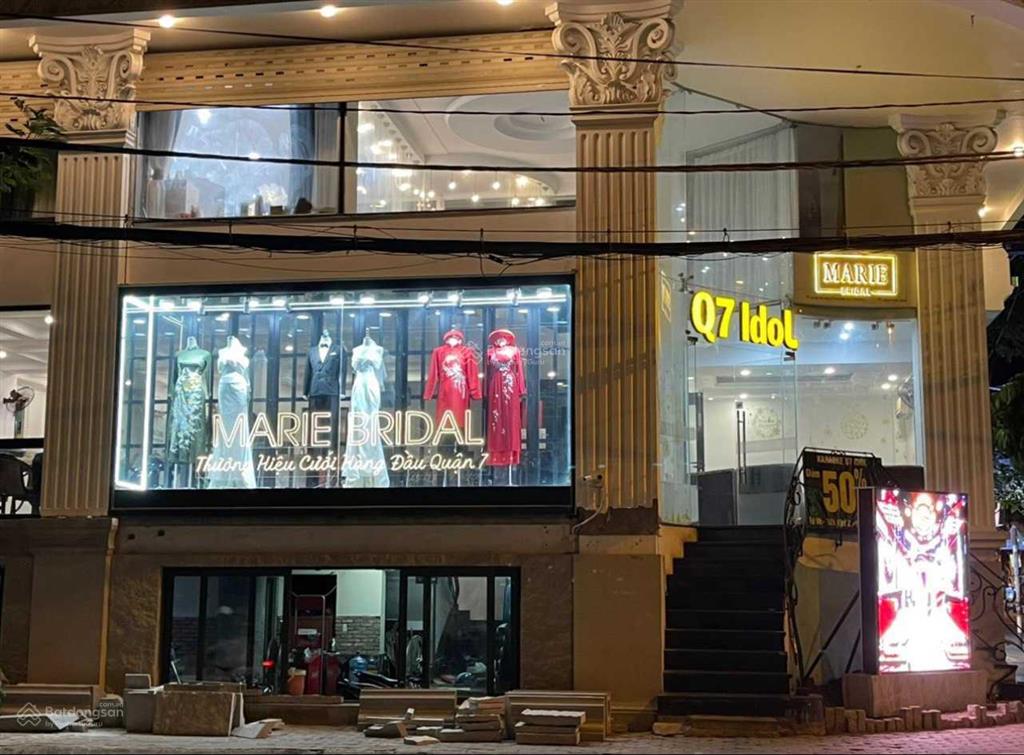 Thật 100%. cn khách sạn góc 2 mt kdt phú mỹ hưng, dt 10x20m, hầm 7 tầng, hđt 300 triệu. giá 100 tỷ
