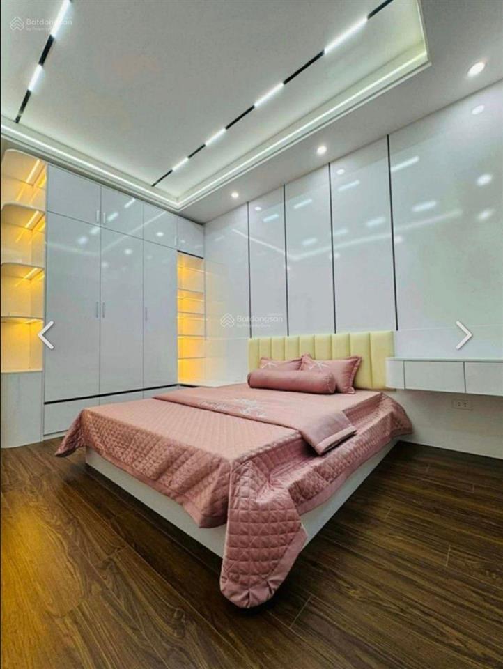 Bán nhà cầu giấy 39m 5t giá 11.5 tỷ