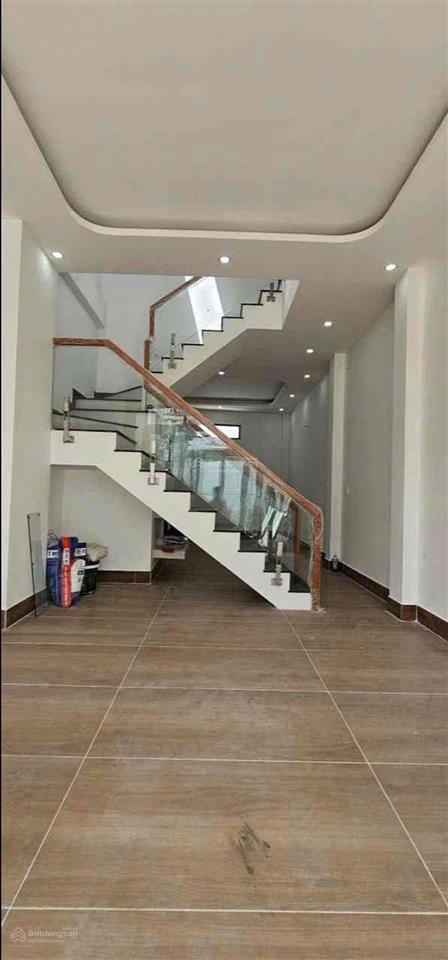 Bán nhà 60m2 (4*18)  hxh sát mặt tiền  gần cầu bà hom  bình tân  shr  chỉ 4,5 tỷ