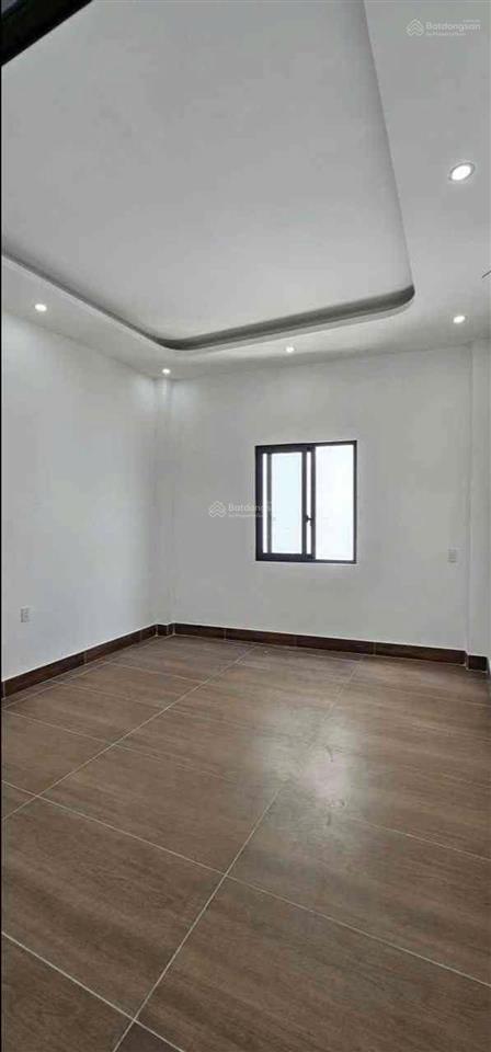 Bán nhà 60m2 (4*18)  hxh sát mặt tiền  gần cầu bà hom  bình tân  shr  chỉ 4,5 tỷ