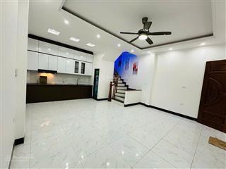 Ô tô đỗ cửa  nhà 5  full nội thất ở ngay