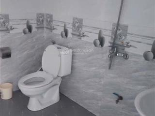 3 tỷ hơn có nhà 4 tầng, ba gác đỗ cửa