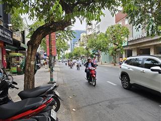 Tòa nhà 2 mt 7 tầng đường 20m  kinh doanh karaoke  doanh thu vài tỷ/tháng  vỉa hè 5m  h.công