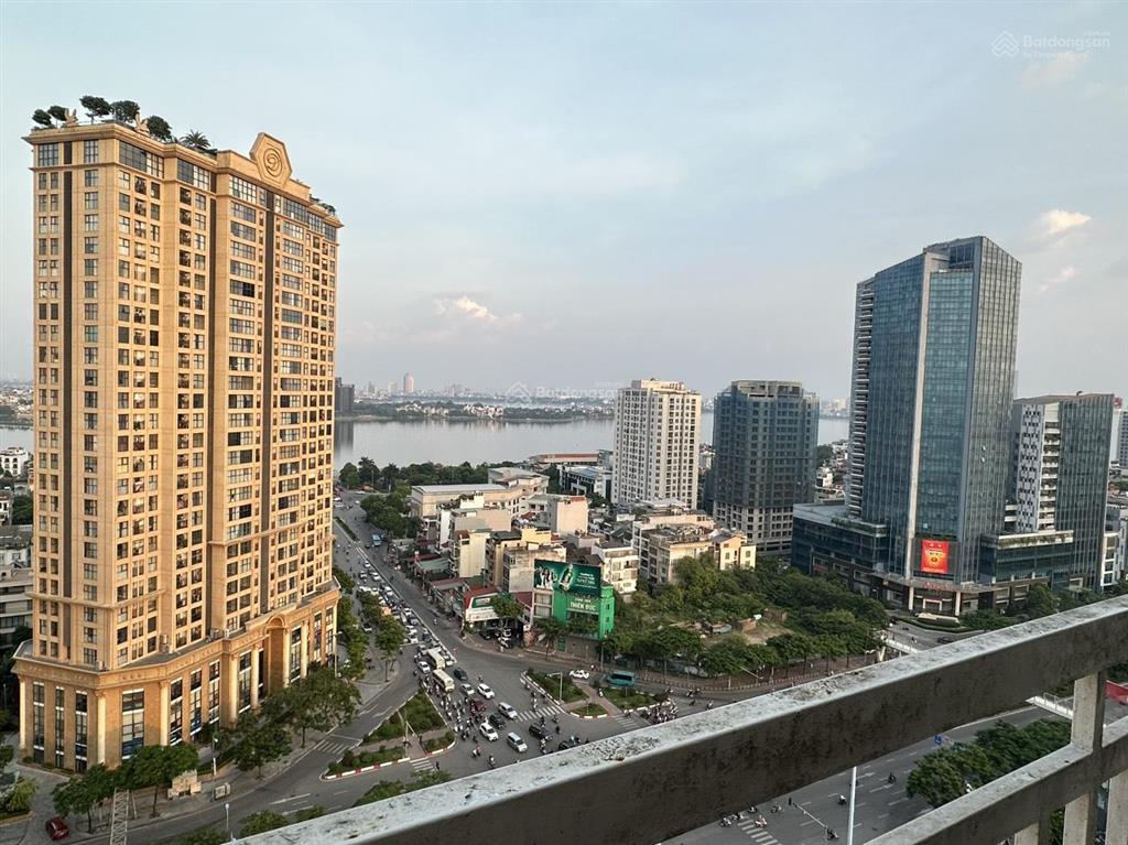 Cần bán gấp chung cư g2,3 ciputra dt 150m2 ban công hướng đông nam, giá 15 tỷ