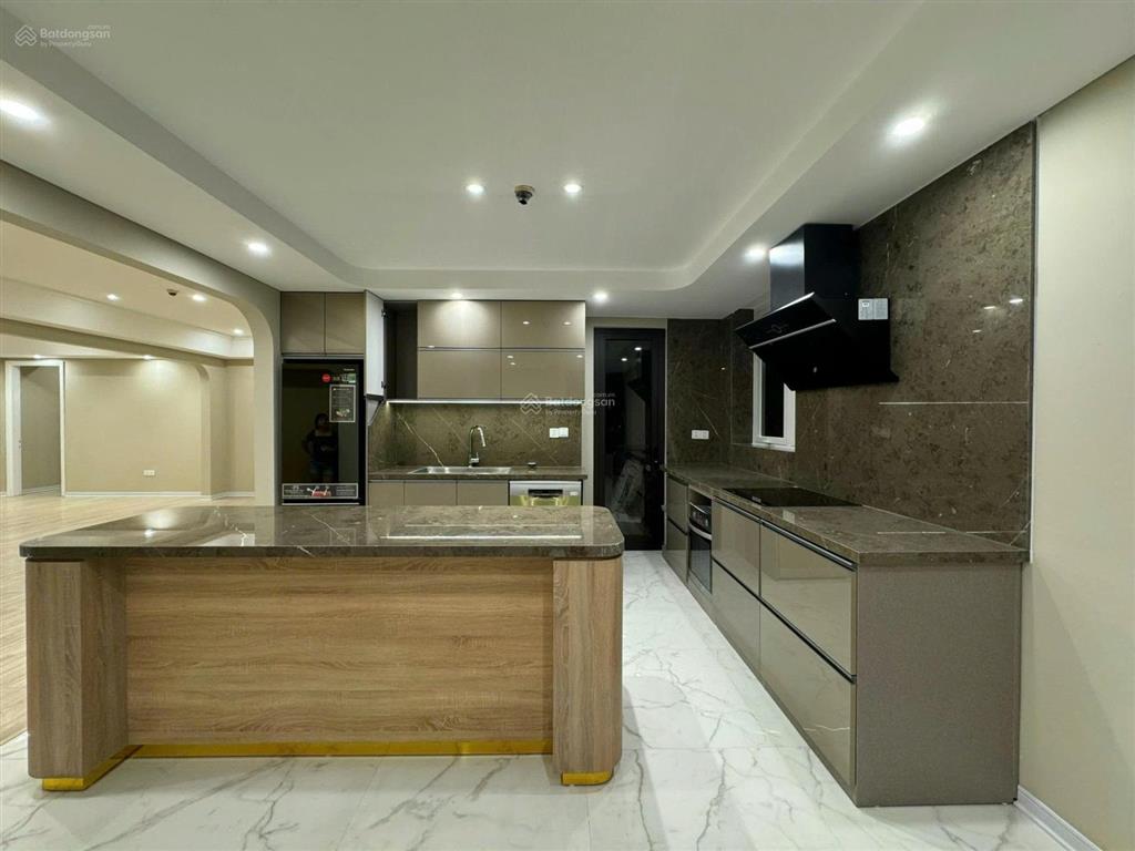 Bán chung cư ciputra 150m2 view hồ tây nội thất mới cao cấp