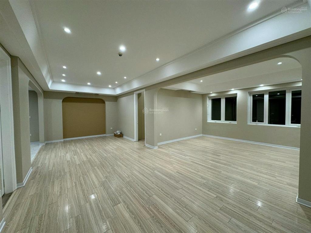 Bán chung cư ciputra 150m2 view hồ tây nội thất mới cao cấp