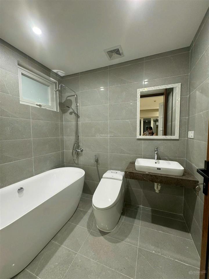 Bán chung cư ciputra 150m2 view hồ tây nội thất mới cao cấp