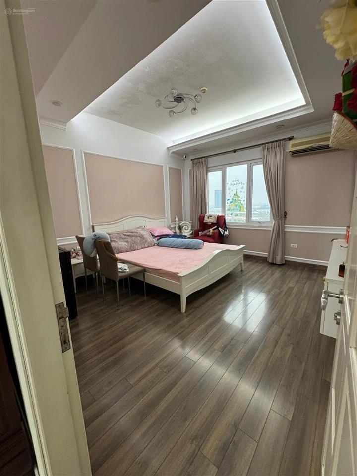 Bán cc tòa g2,3 ciputra 150m2 nội thất đẹp tầng cao giá chỉ 11 tỷ,  0985 680 ***