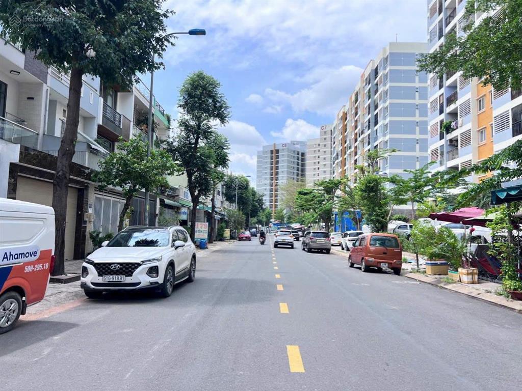 Mt kinh doanh 1/ lê văn việt 116m²  7,9 tỷ