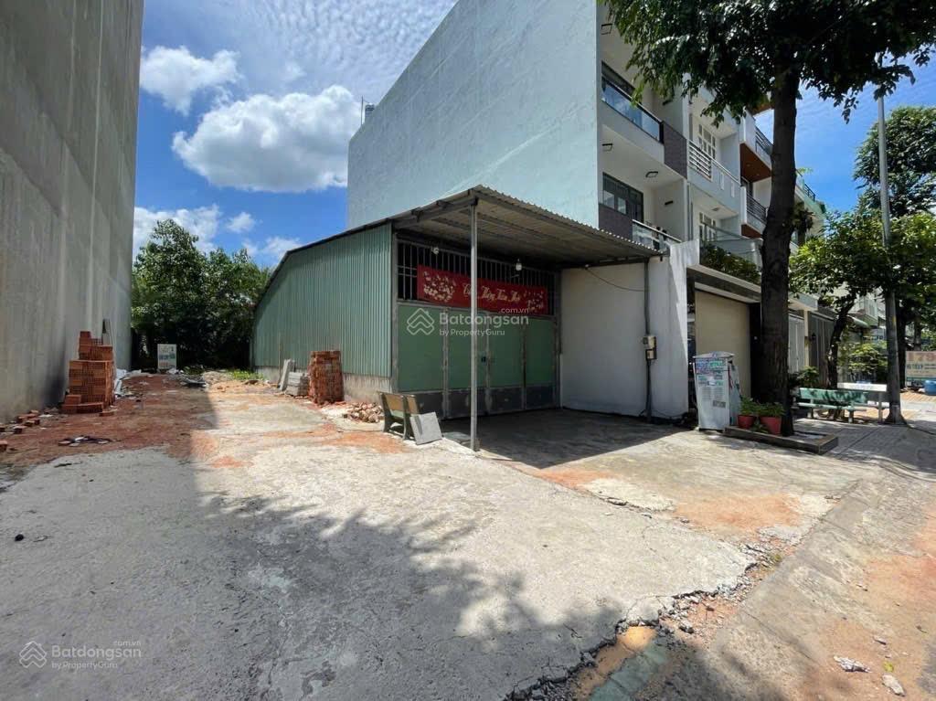 Mt kinh doanh 1/ lê văn việt 116m²  7,9 tỷ