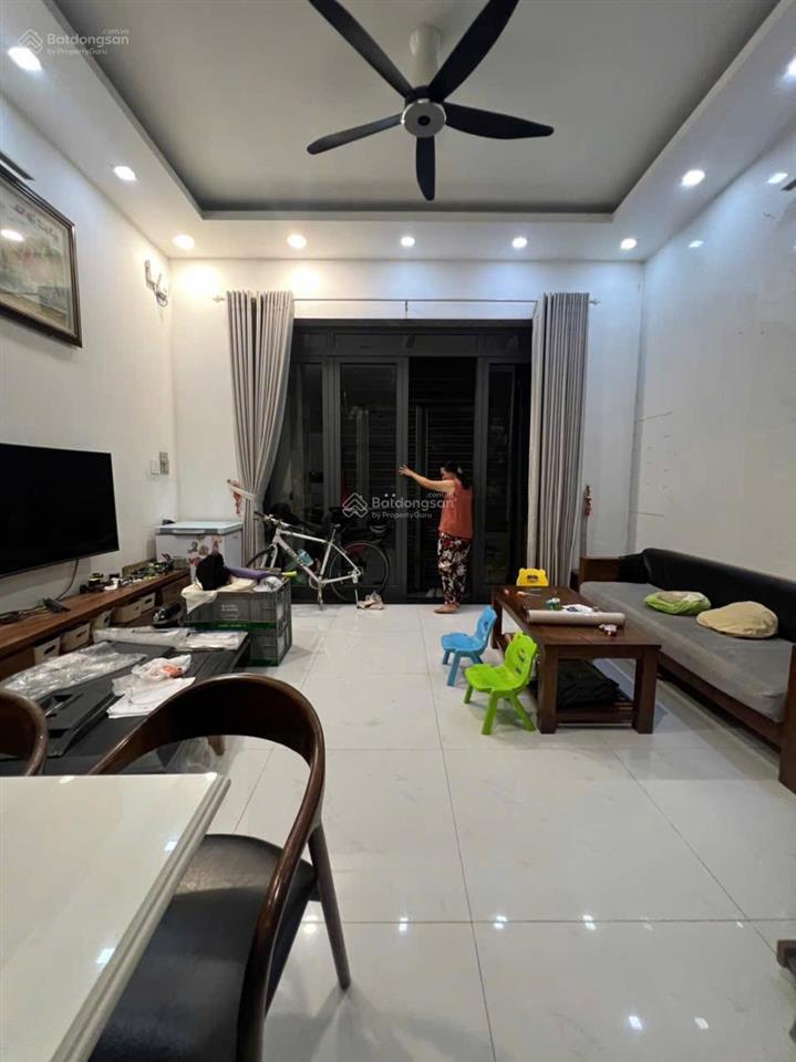 Nhà 3 tầng 68m đỗ xuân hợp  6.3 tỷ