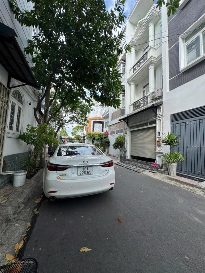 Nhà 3 tầng  vincom lê văn việt  5.95 tỷ