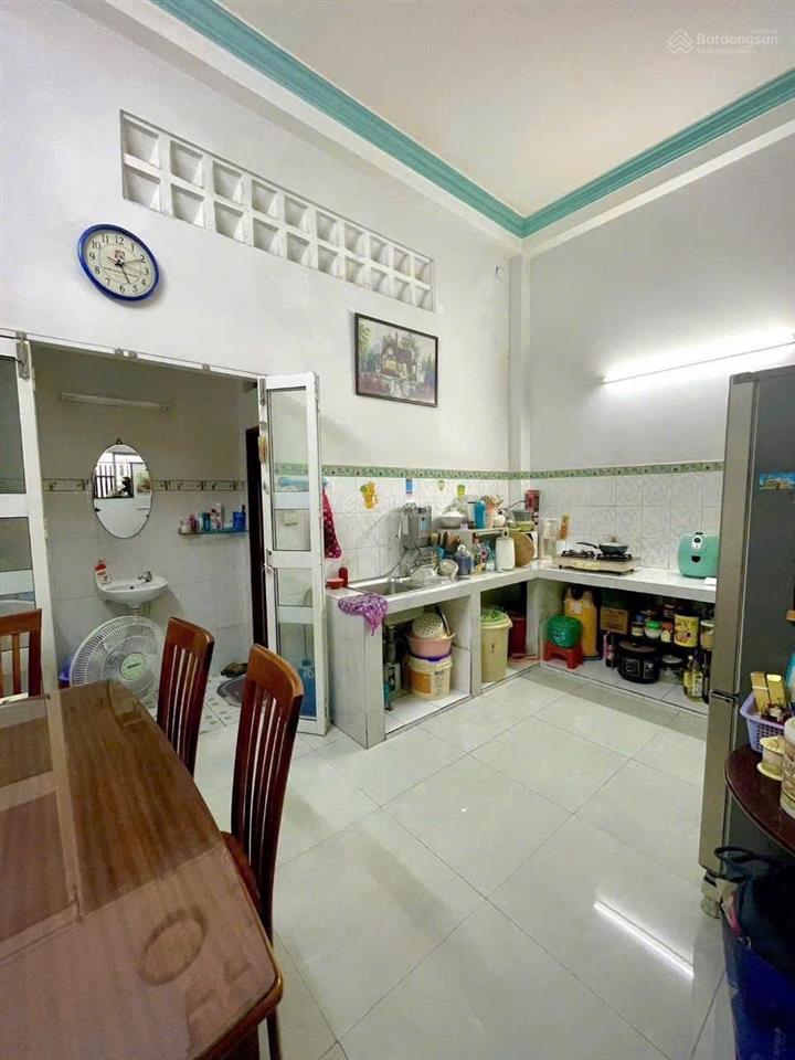 Nhà 3 tầng  vincom lê văn việt  5.95 tỷ