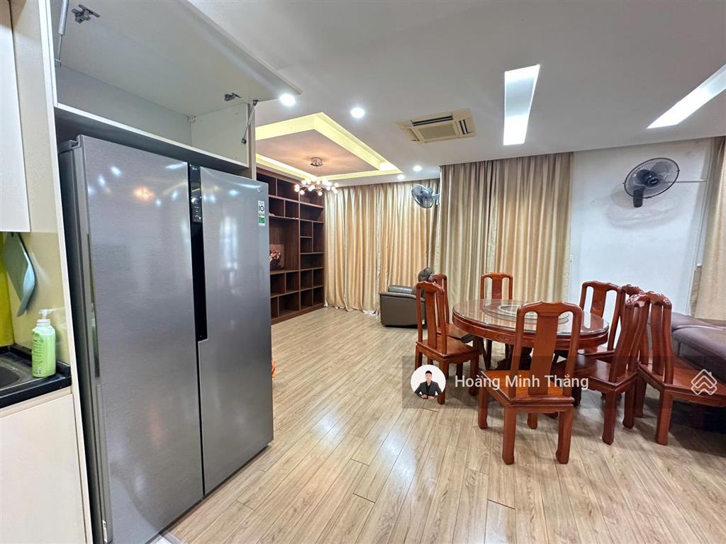 Nhà long biên, thang máy, ô tô vào nhà, cạnh sân golf, 42m2 x 6 tầng, 12 tỷ