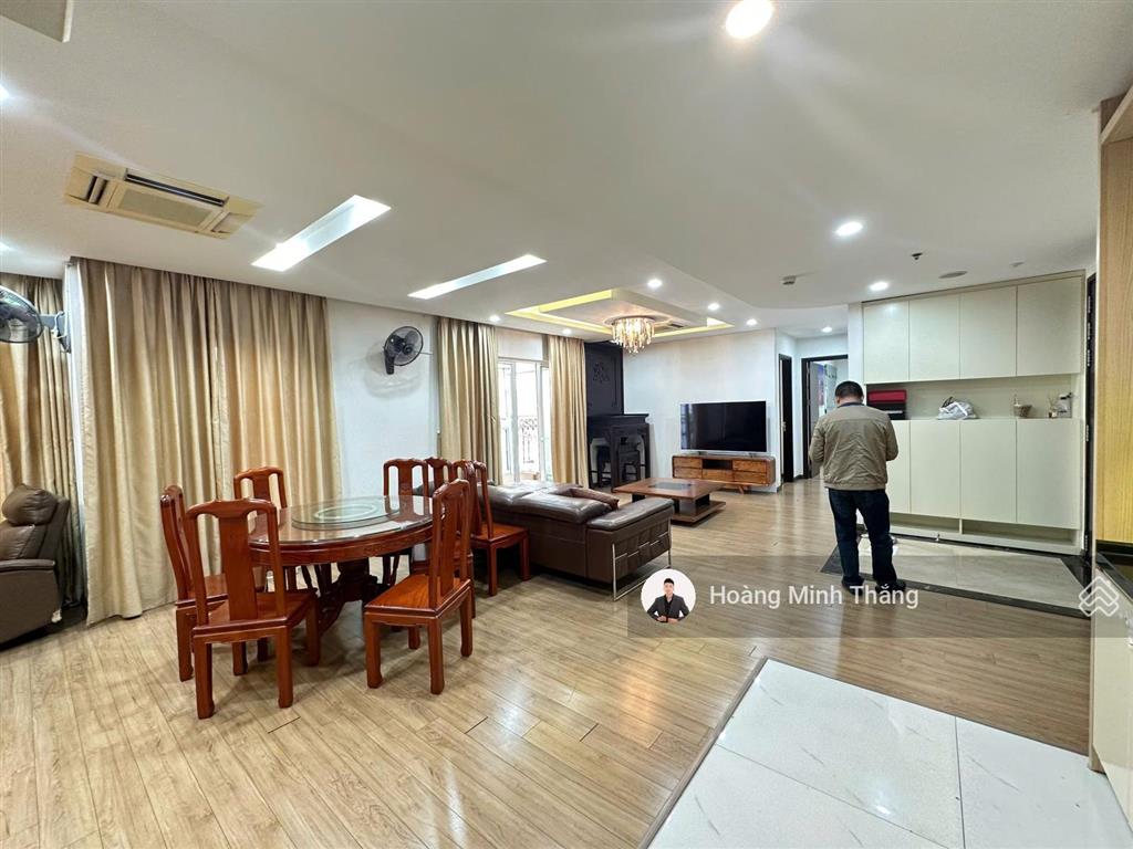 Nhà long biên, thang máy, ô tô vào nhà, cạnh sân golf, 42m2 x 6 tầng, 12 tỷ