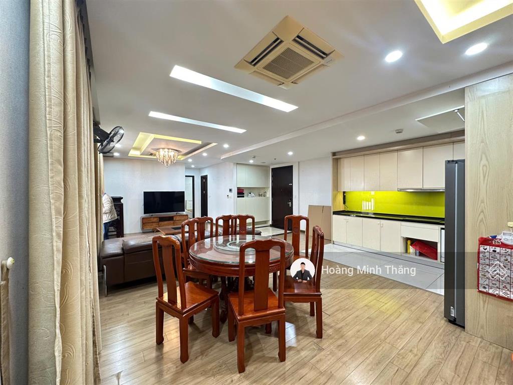 Nhà long biên, thang máy, ô tô vào nhà, cạnh sân golf, 42m2 x 6 tầng, 12 tỷ