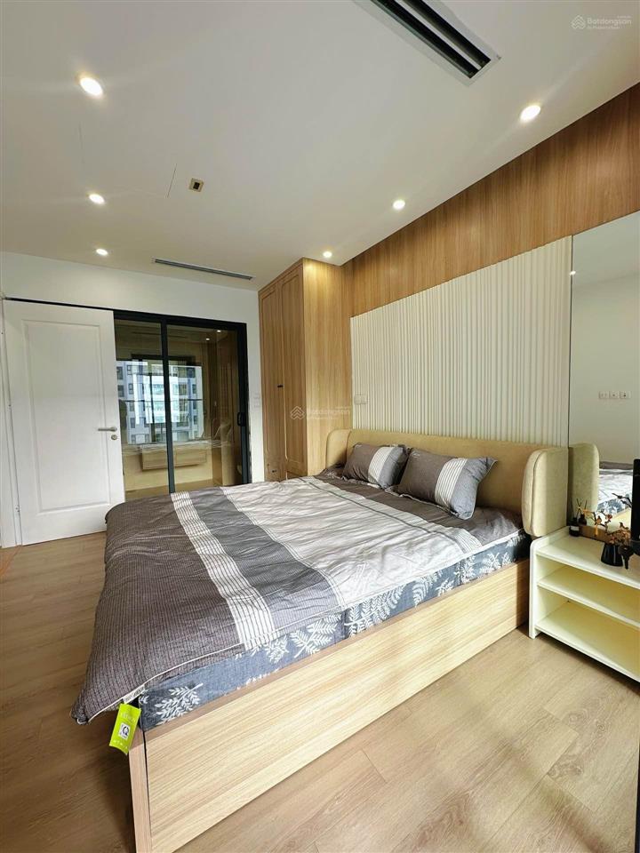 Gấp  hạ chào 2 tỷ còn 10,8 tỷ  50m2  6 tầng  thang máy  cho thuê 40tr/ tháng  ngay hồ đền lừ