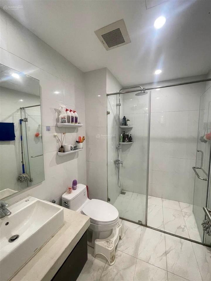 Gấp  hạ chào 2 tỷ còn 10,8 tỷ  50m2  6 tầng  thang máy  cho thuê 40tr/ tháng  ngay hồ đền lừ