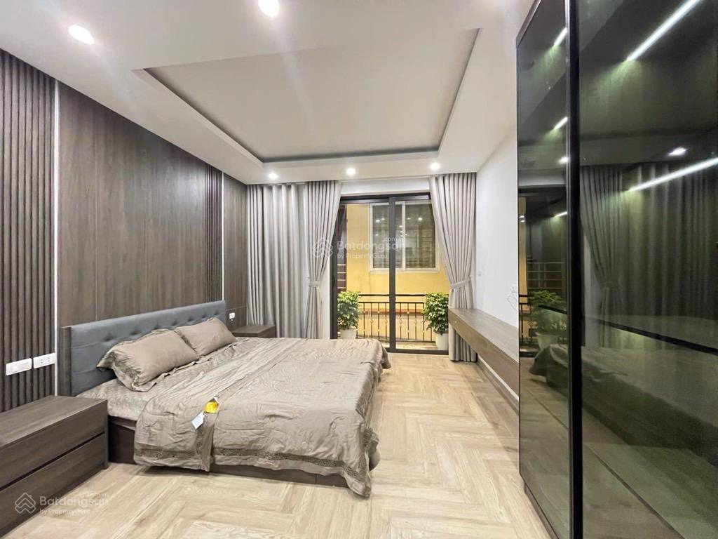 Bán nhà mới tinh phố tân mai, 40m2, 4pn, 5 tầng  thang máy  full nội thất  11.x tỷ