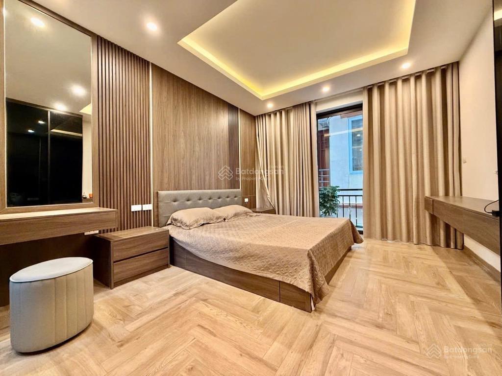 Bán nhà mới tinh phố tân mai, 40m2, 4pn, 5 tầng  thang máy  full nội thất  11.x tỷ