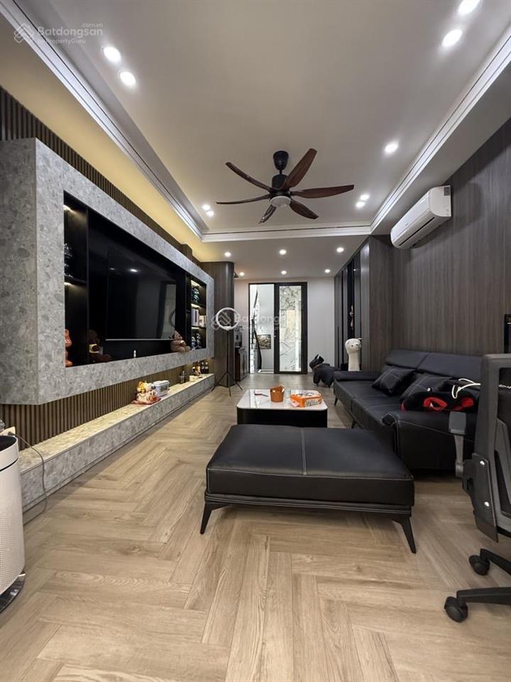 Bán nhà mới tinh phố tân mai, 40m2, 4pn, 5 tầng  thang máy  full nội thất  11.x tỷ