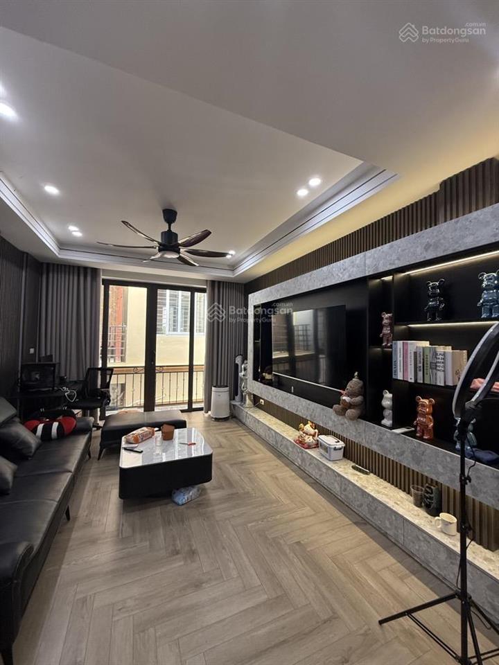 Bán nhà mới tinh phố tân mai, 40m2, 4pn, 5 tầng  thang máy  full nội thất  11.x tỷ