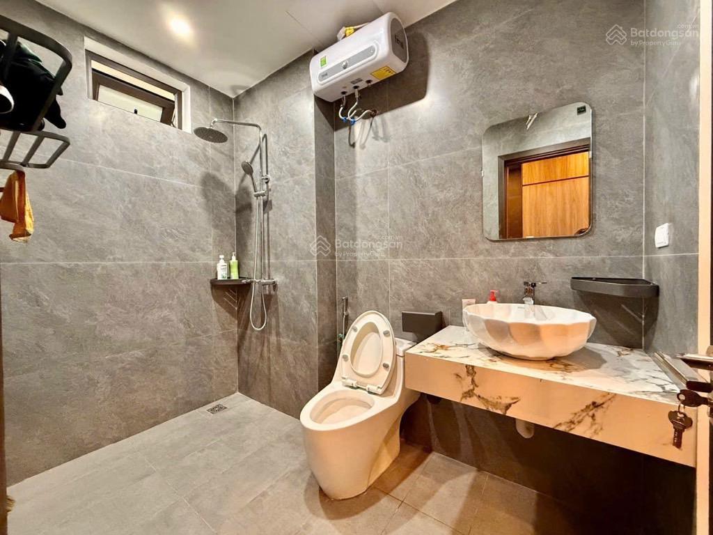 Bán nhà mới tinh phố tân mai, 40m2, 4pn, 5 tầng  thang máy  full nội thất  11.x tỷ