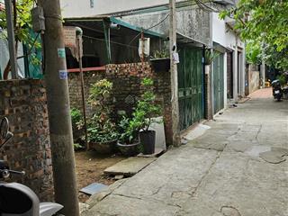 Em có mảnh đất cần bán gấp  vị trí đẹp  ngõ nông thẳng  giá hơn 3 tỷ, phố bắc cầu  ngọc thuỵ