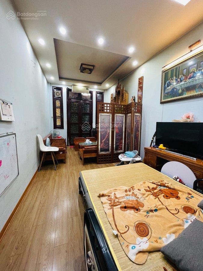 Nhà dân xây chắc chắn , ngõ thông ô tô qua , phố kim giang  kđt đại kim 42m x 4tầng