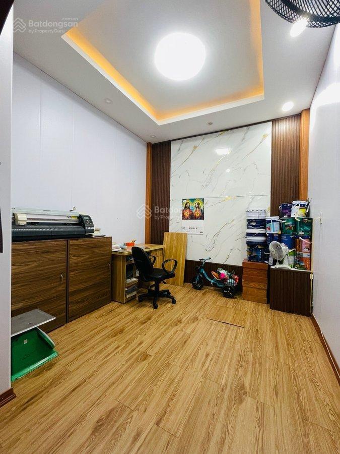 Nhà dân xây chắc chắn , ngõ thông ô tô qua , phố kim giang  kđt đại kim 42m x 4tầng
