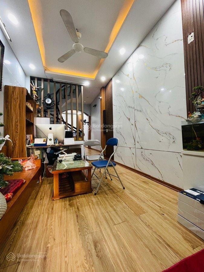 Nhà dân xây chắc chắn , ngõ thông ô tô qua , phố kim giang  kđt đại kim 42m x 4tầng