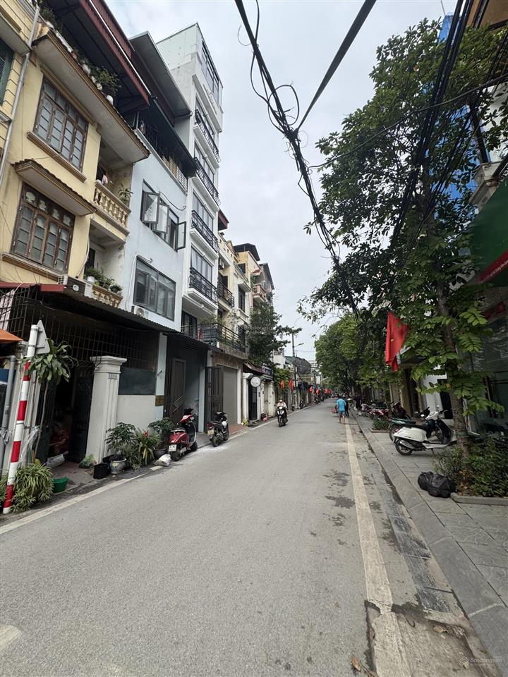 Nhà dân xây chắc chắn , ngõ thông ô tô qua , phố kim giang  kđt đại kim 42m x 4tầng