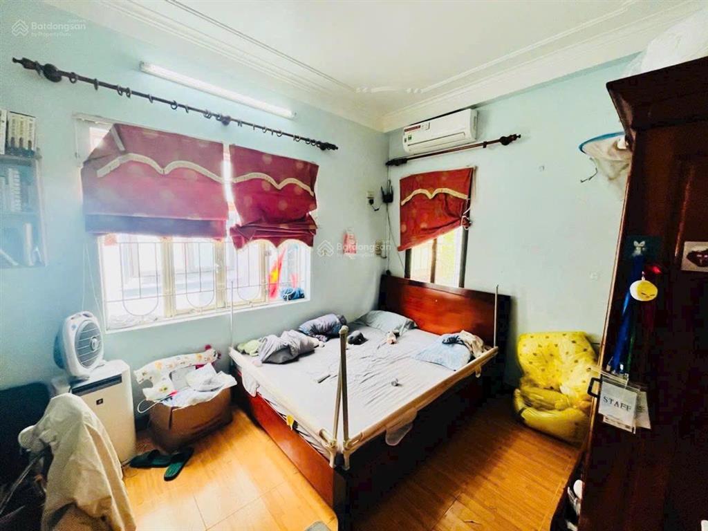 Tầm tiền hiếm khu vực nhà kim giang  hoàng mai 30m x 6 tầng x mt 4,4m  lô góc thoáng sáng